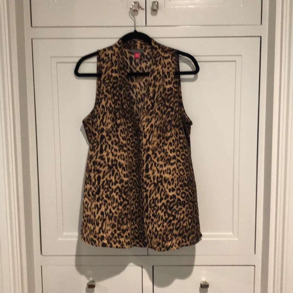 Sleeveless leopard print Vince Camuto blouse